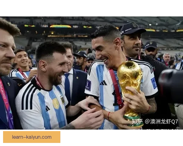 梅西领衔的足坛传奇之路从巴萨到巴黎再到阿根廷世界杯荣耀之巅 梅西领衔的足坛传奇之路从巴萨到巴黎再到阿根廷世界杯荣耀之巅