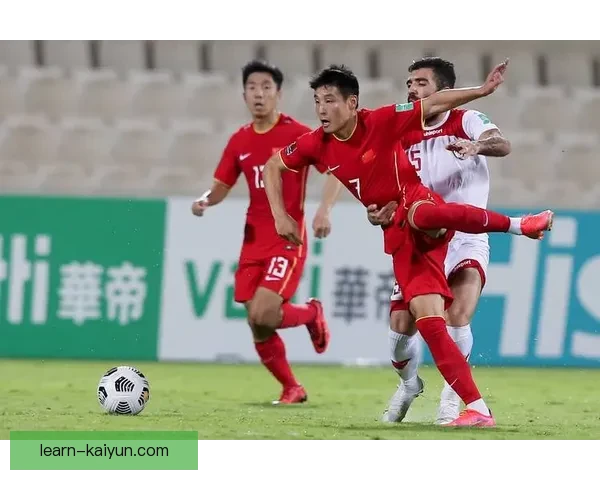 中国足球队迎战世界强队，备战世界杯决赛阶段展现新风貌