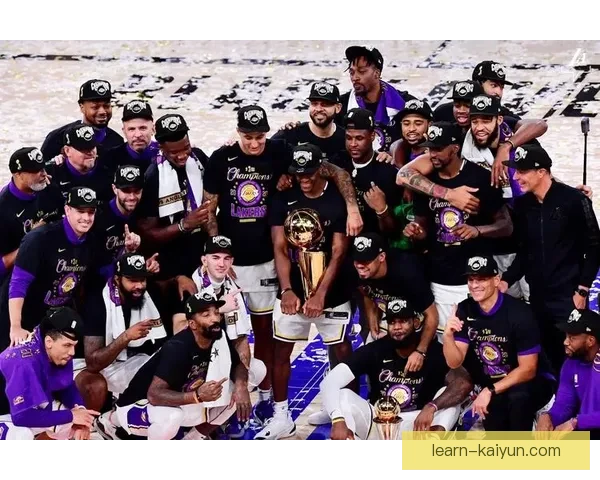 湖人新赛季冲击总冠军阵容调整引球迷热议与期待