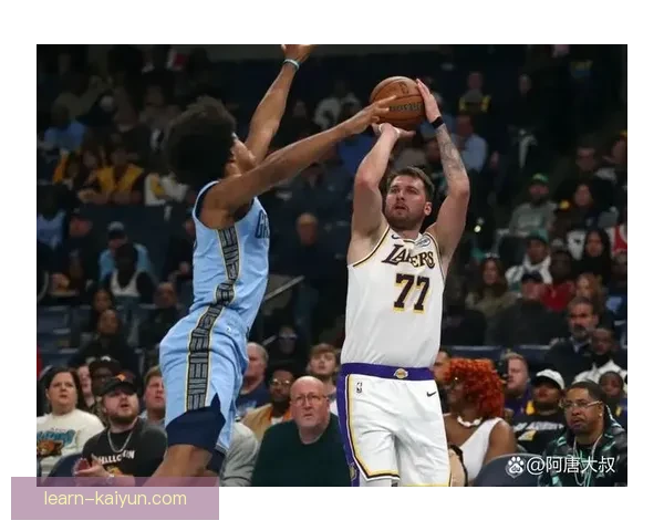 焦点战逆转绝杀点燃赛季悬念球星伤愈复出助队冲击榜首关键三分引爆全场