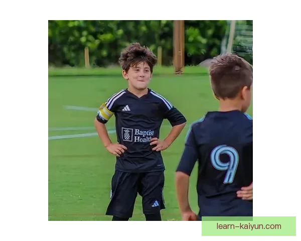 梅西领衔巴萨重返欧洲赛场 曼联遭遇重大伤病危机全英格兰焦点大战即将上演